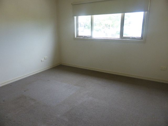 MASSIVE TOWNHOUSE TO NOT BE MISSED!