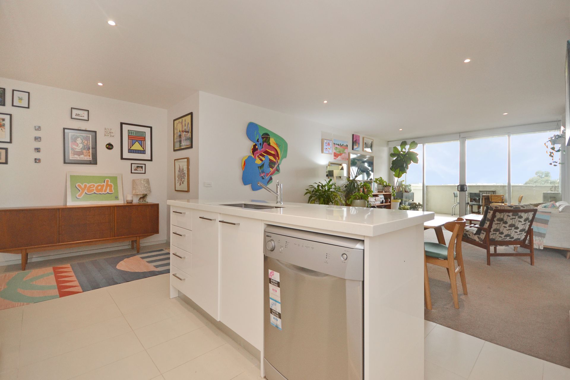 CONTEMPORARY AND CHIC