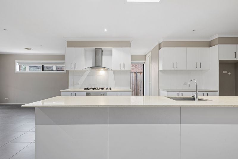 32 Knight Avenue, Point Cook