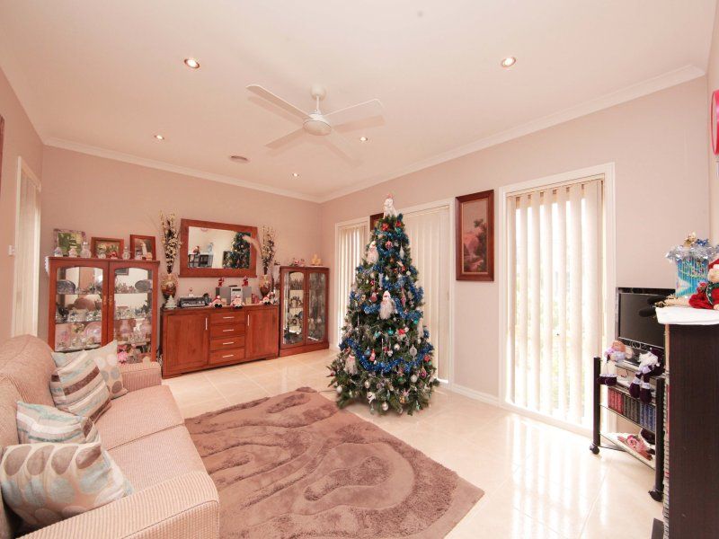 27 Paringa Avenue SOUTH MORANG, South Morang - Thumbnail 4