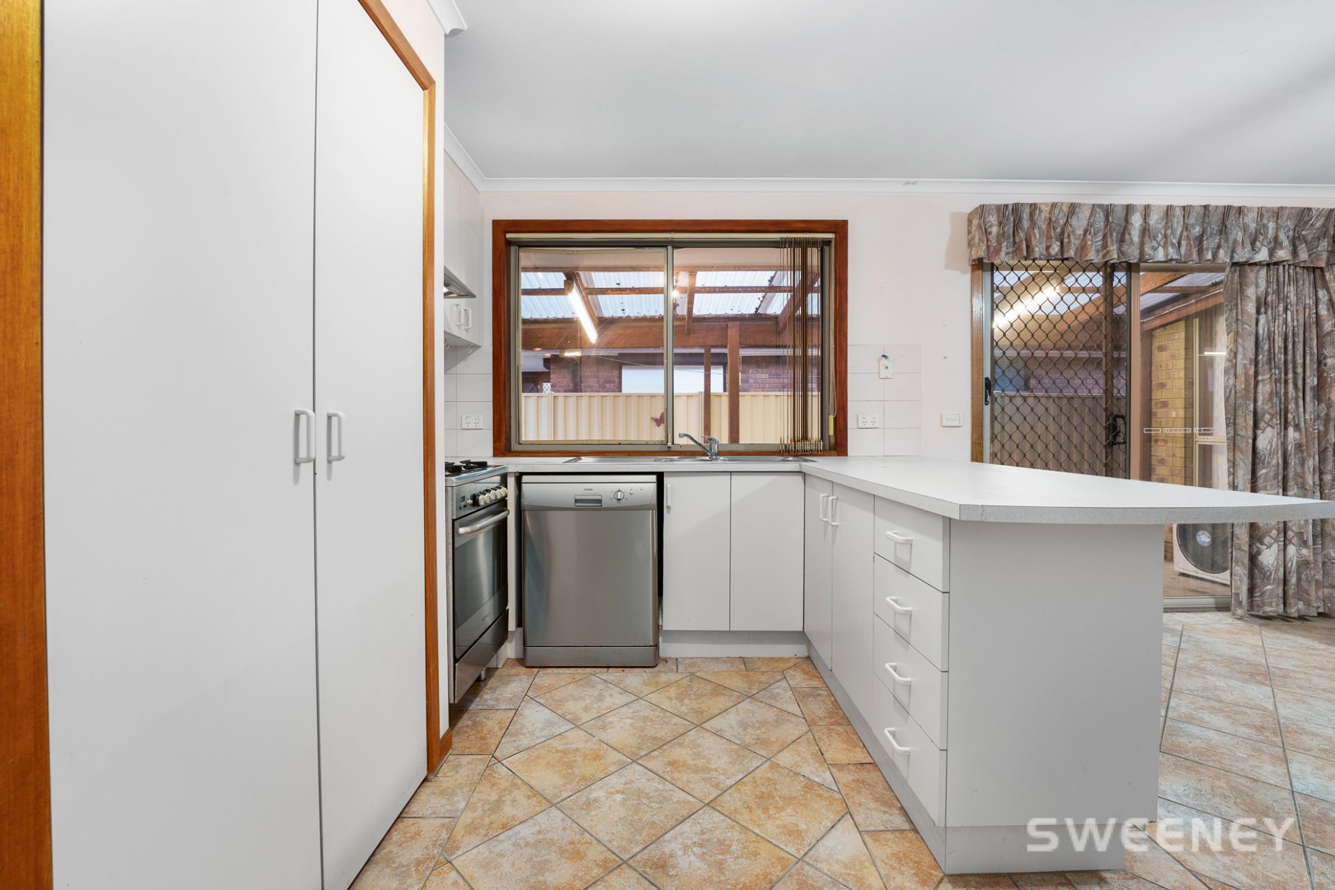 35 Crellin Avenue South, Altona Meadows - Thumbnail 4