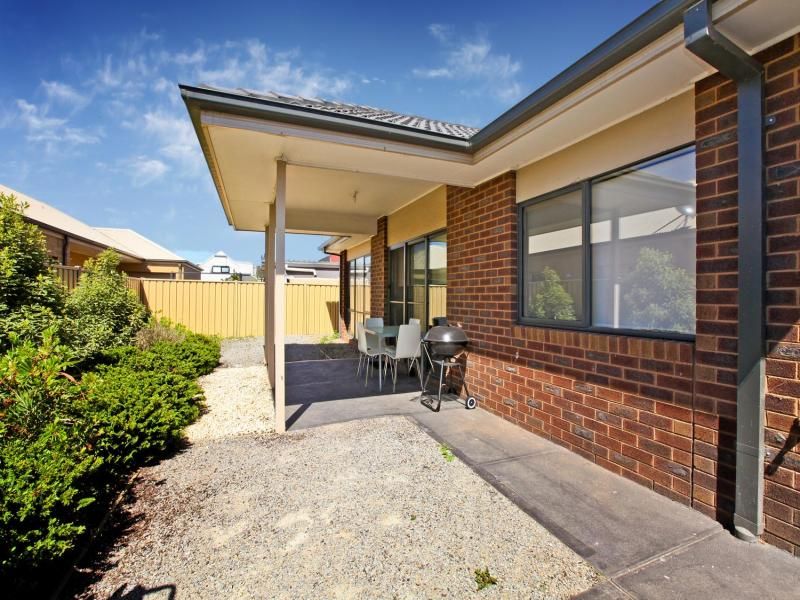 53 The Avenue, Caroline Springs - Thumbnail 7