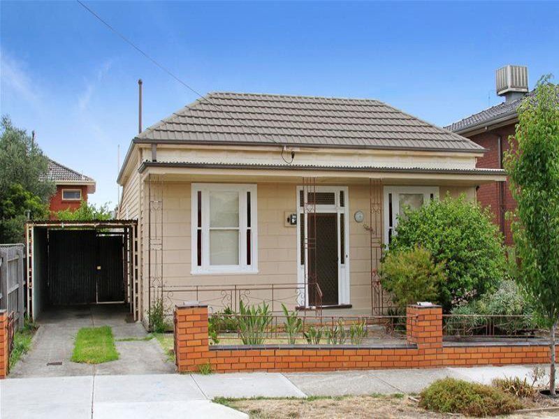 Large Beautiful Home - Full of Character!