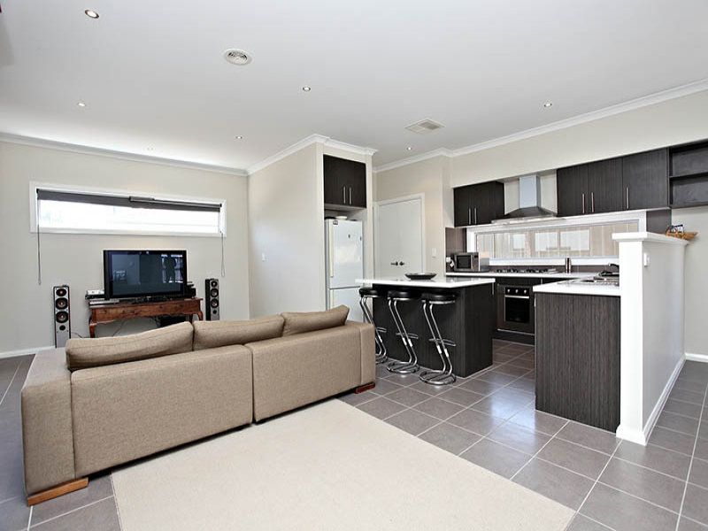 6 Damaine Circuit, Caroline Springs - Thumbnail 5