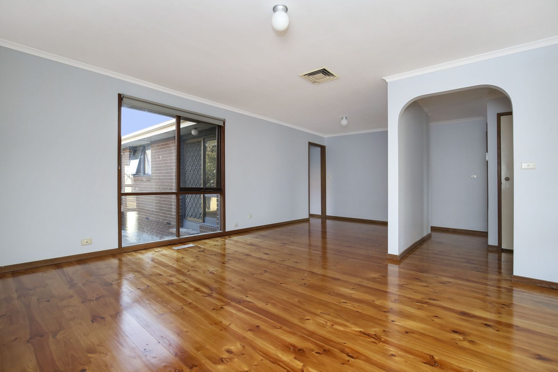Quiet, Convenient & Minutes To All Amenities!