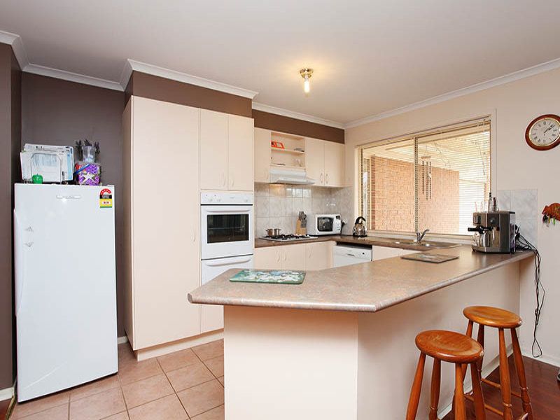 2 Emerald Court, Caroline Springs - Thumbnail 3