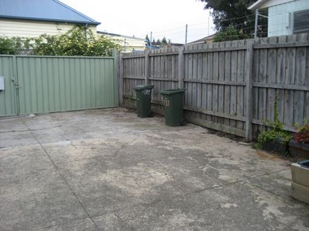 Neat, Tidy & Superbly Located!