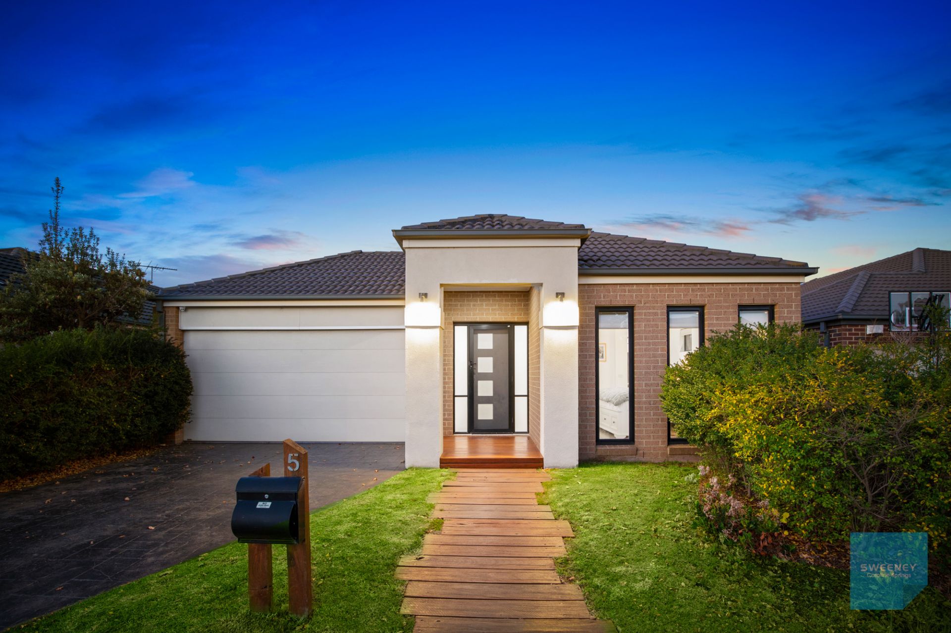 5 Cobaw Circuit, Caroline Springs - Thumbnail 2