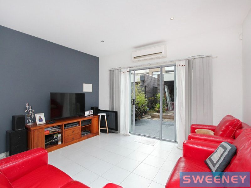 12 Jolimont Street, Caroline Springs - Thumbnail 6