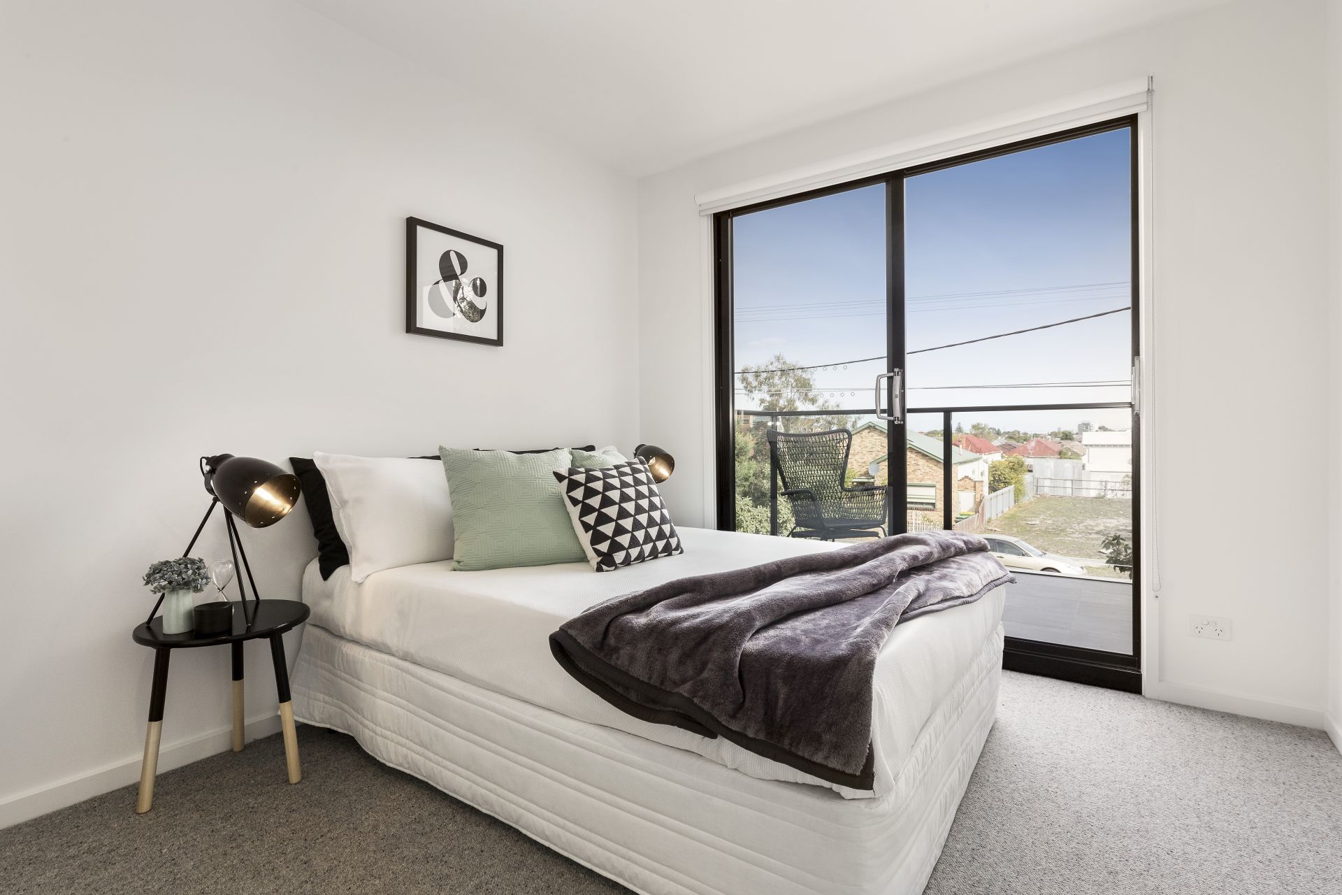 Luxury Living With Envious City Views Close to High Street!