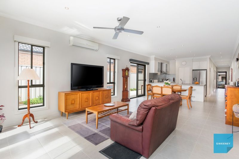 12 Carisbrook Street, Caroline Springs - Thumbnail 7