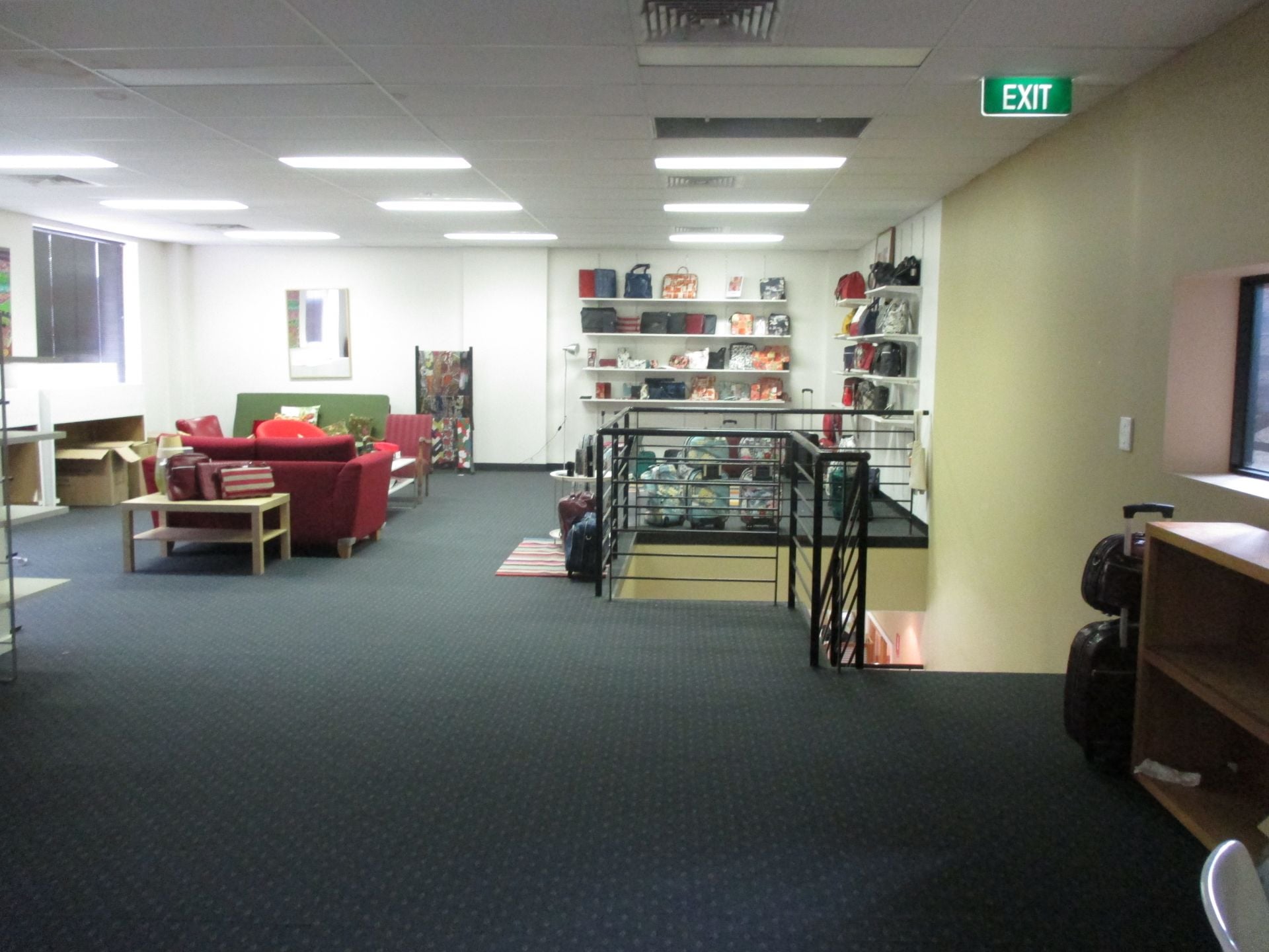 CORNER THE MARKET-OFFICE/SHOWROOM/OFFICE OF 695 SQM