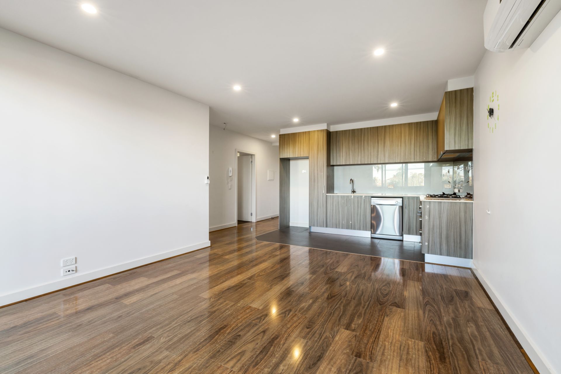 Modern Living in Magnificent Location