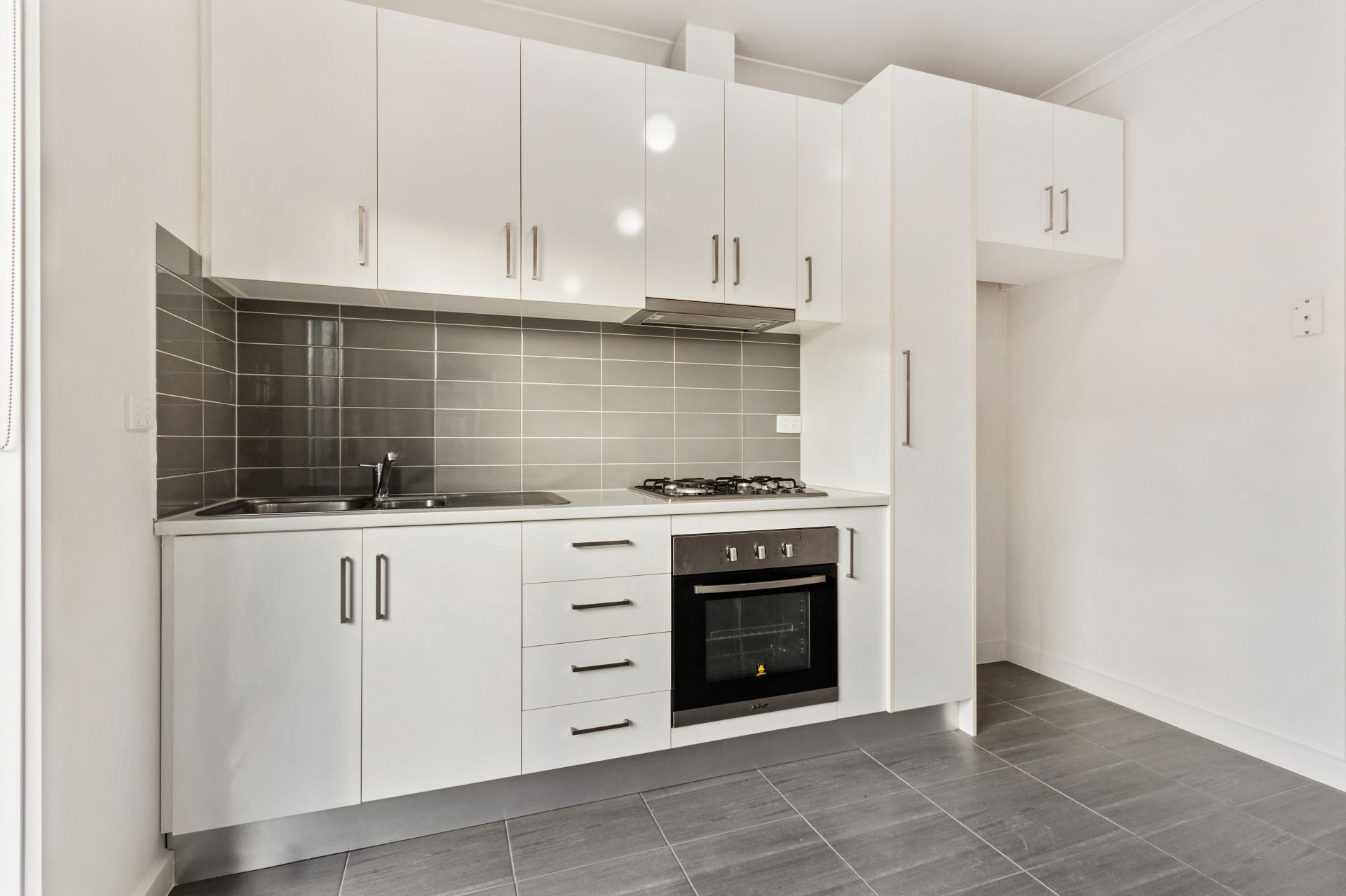 MODERN ONE BEDROOM UNIT!