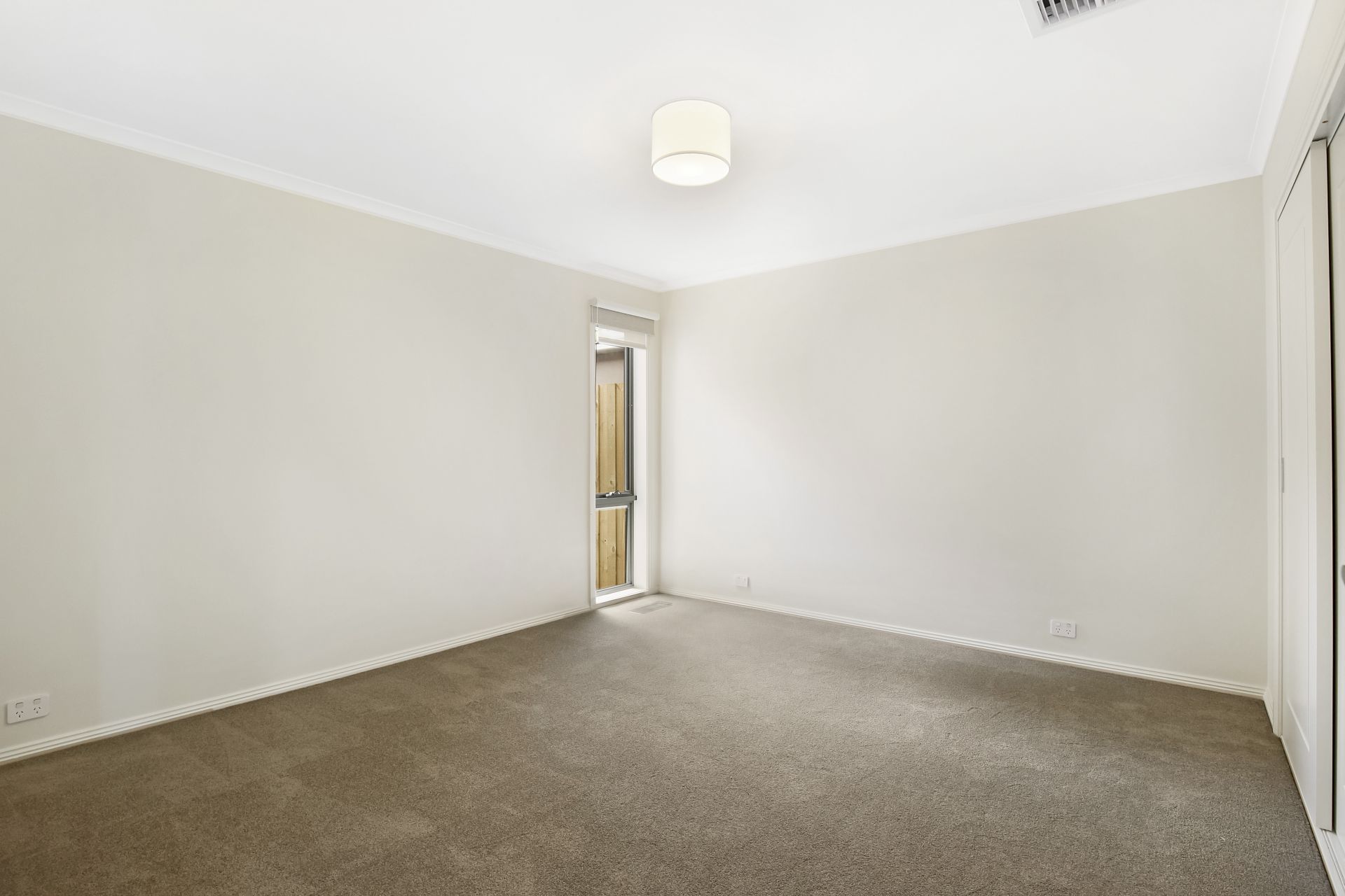 **APPLICATION APPROVED - 11/01/2022**Executive Family Luxury Living in Ivanhoe**