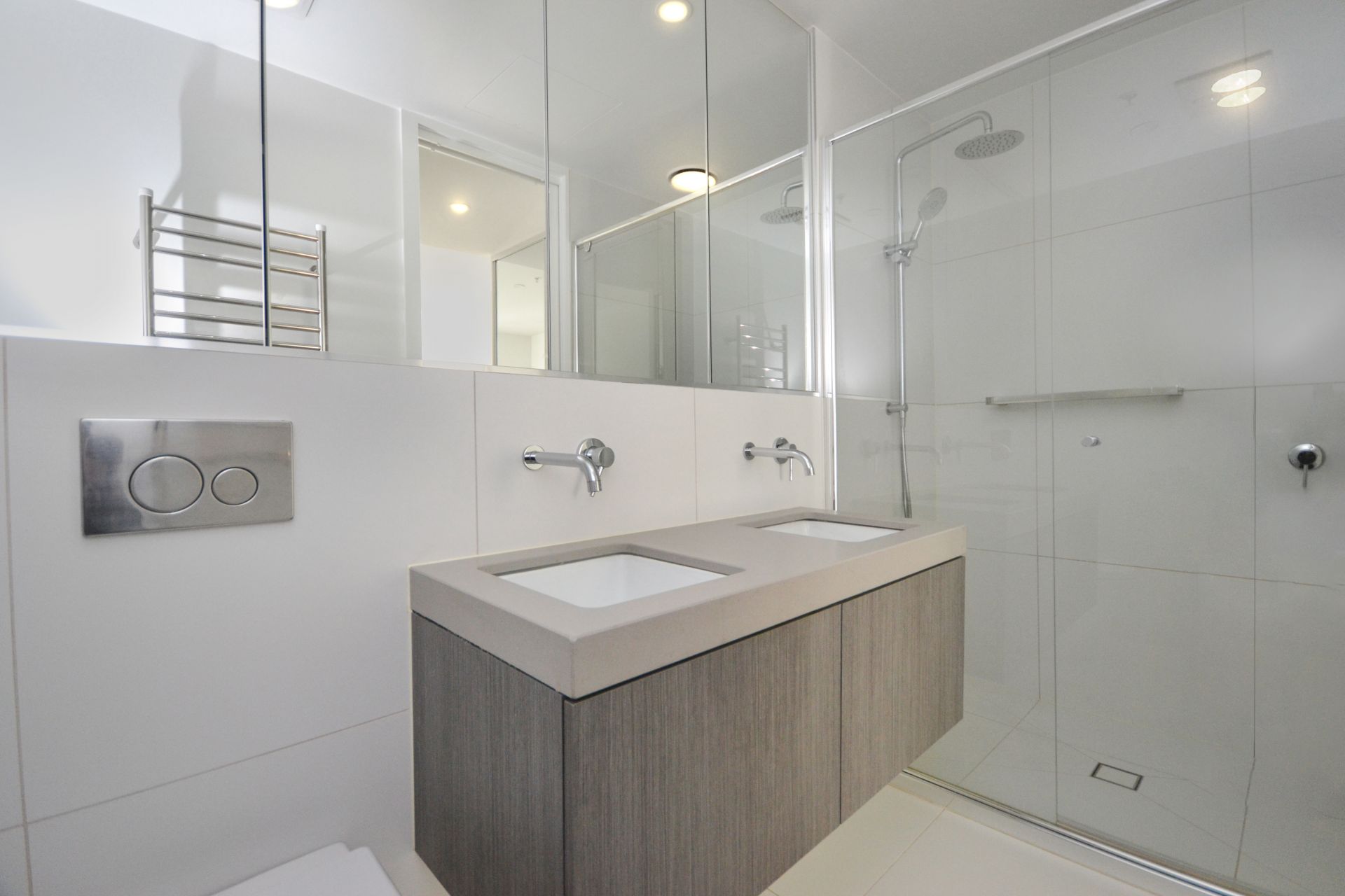 Stunning designer apartment in a luxury Abbotsford complex
