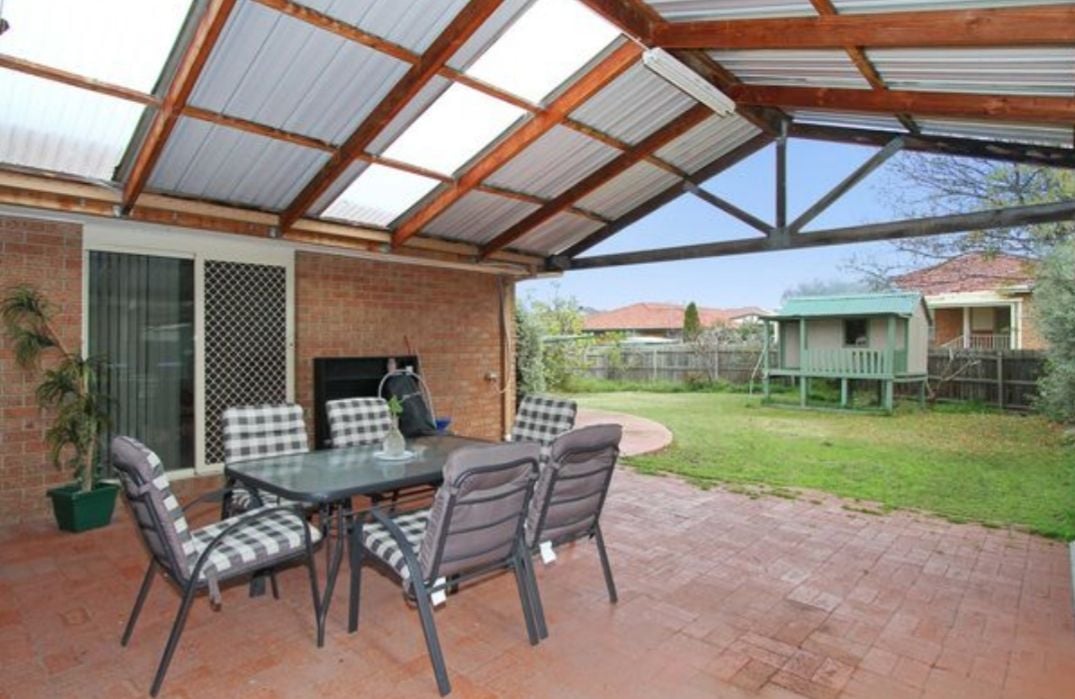 CLOSE TO LALOR SHOPS