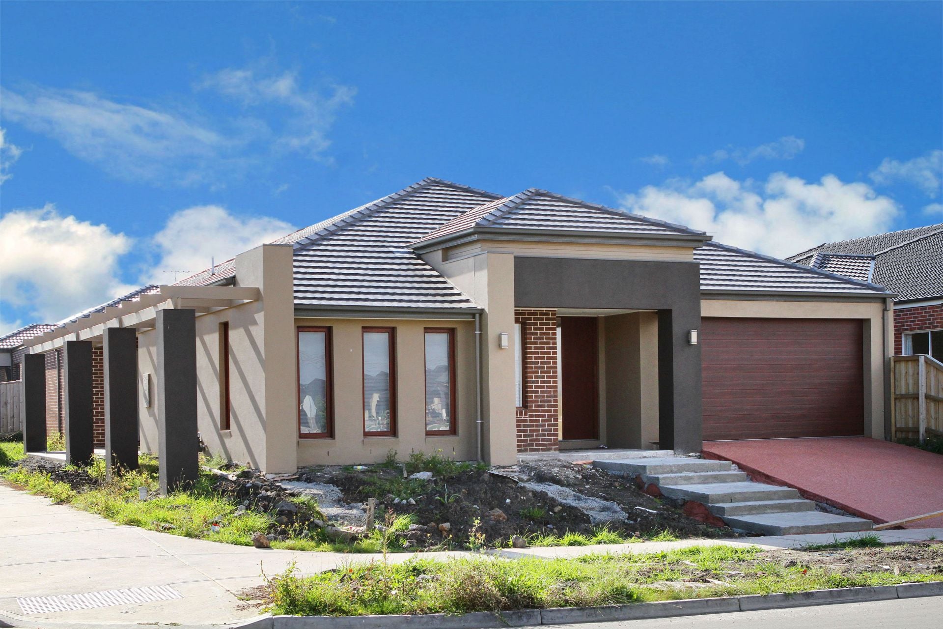 LOCATION & LIVING SPACE APLENTY!