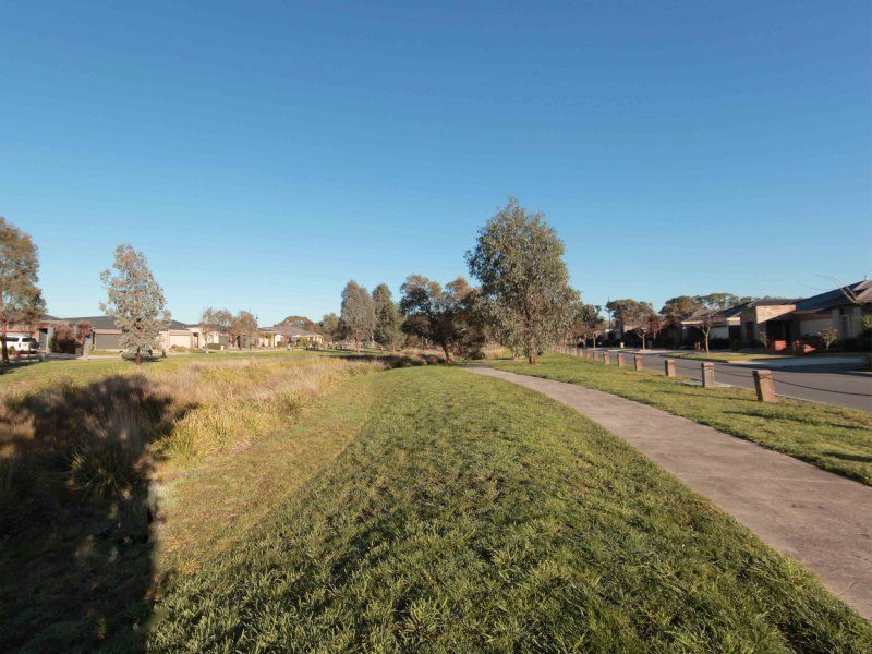 50 Torbreck Avenue SOUTH MORANG, South Morang - Thumbnail 2