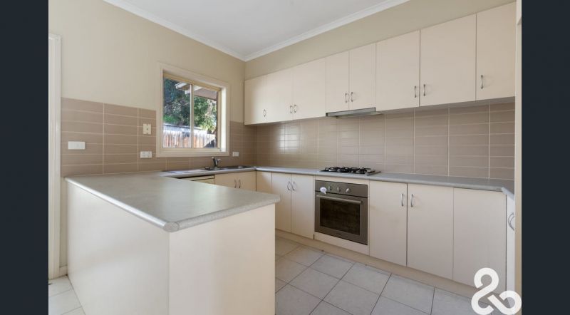 3/3 Boldrewood Parade, Reservoir