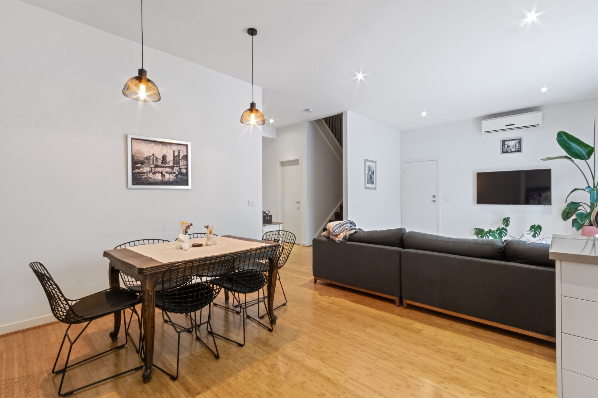 Executive Residence in Tree Lined Street
