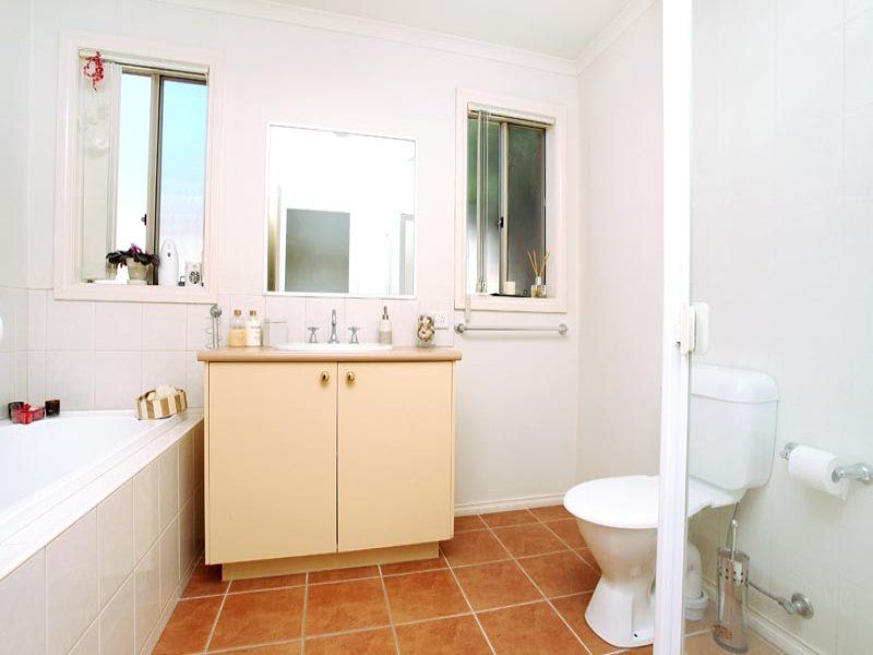 9 Claretown Avenue, Caroline Springs - Thumbnail 8