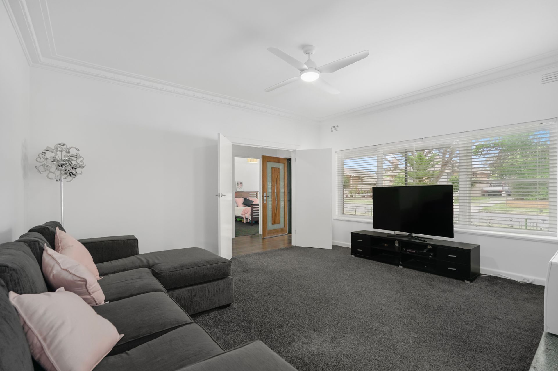 34  Ivanhoe  Street, Wendouree, Wendouree - Thumbnail 4
