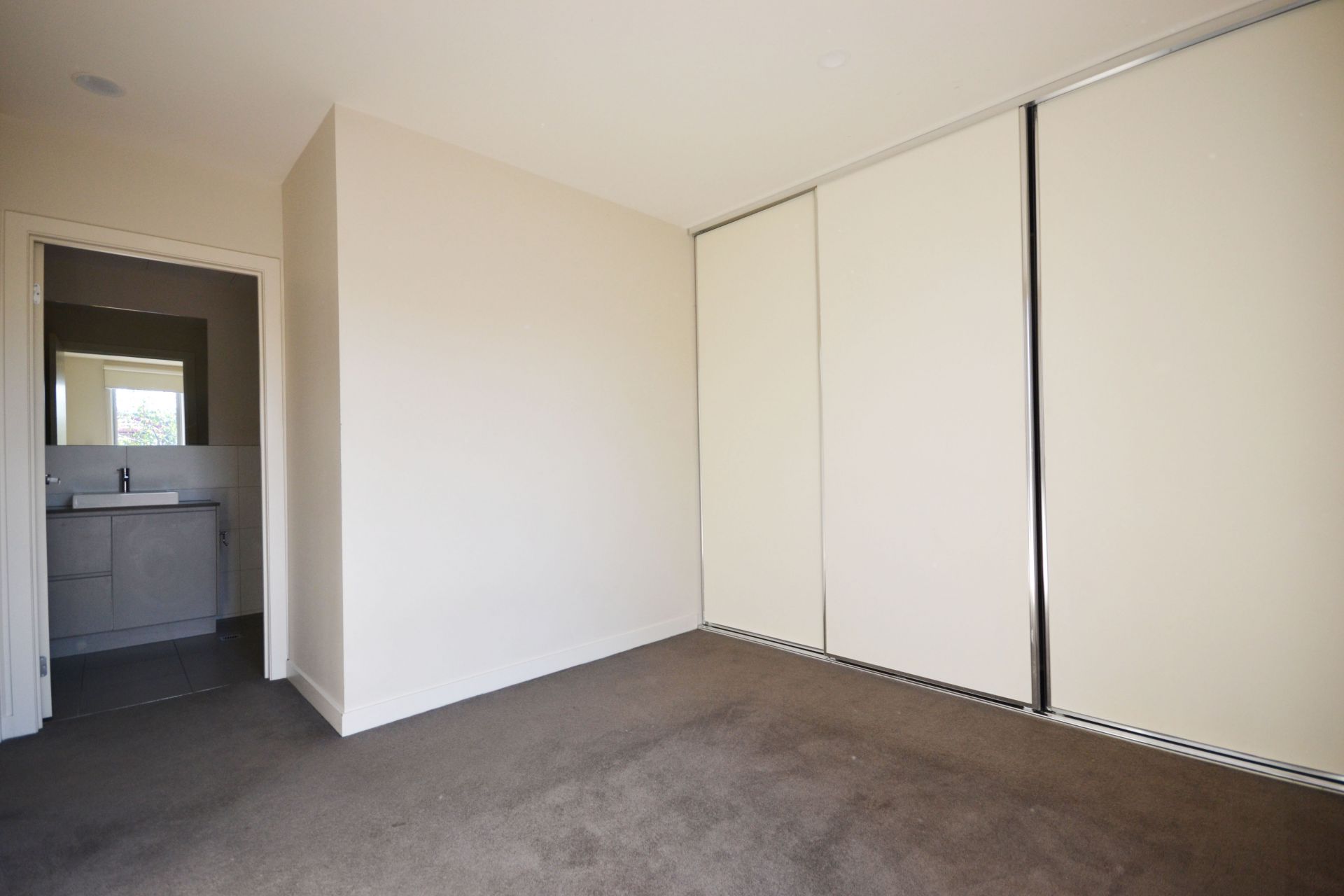 PRESTIGIOUS APARTMENT LIVING