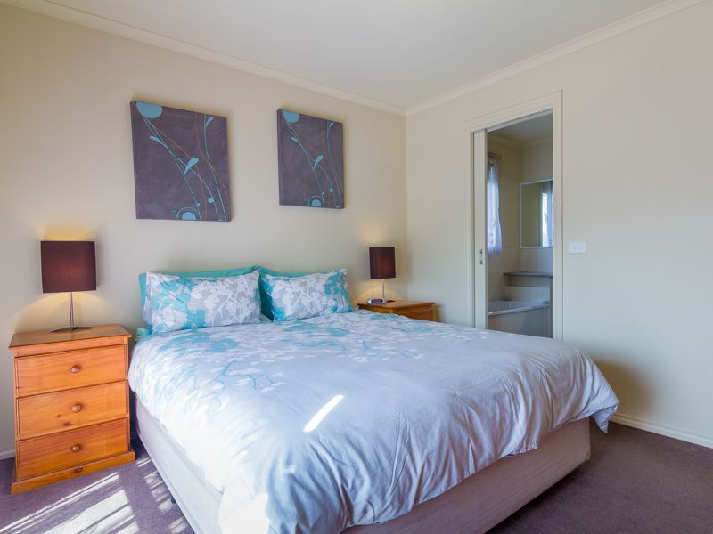 16 Jennifer Court, Pakenham - Thumbnail 3