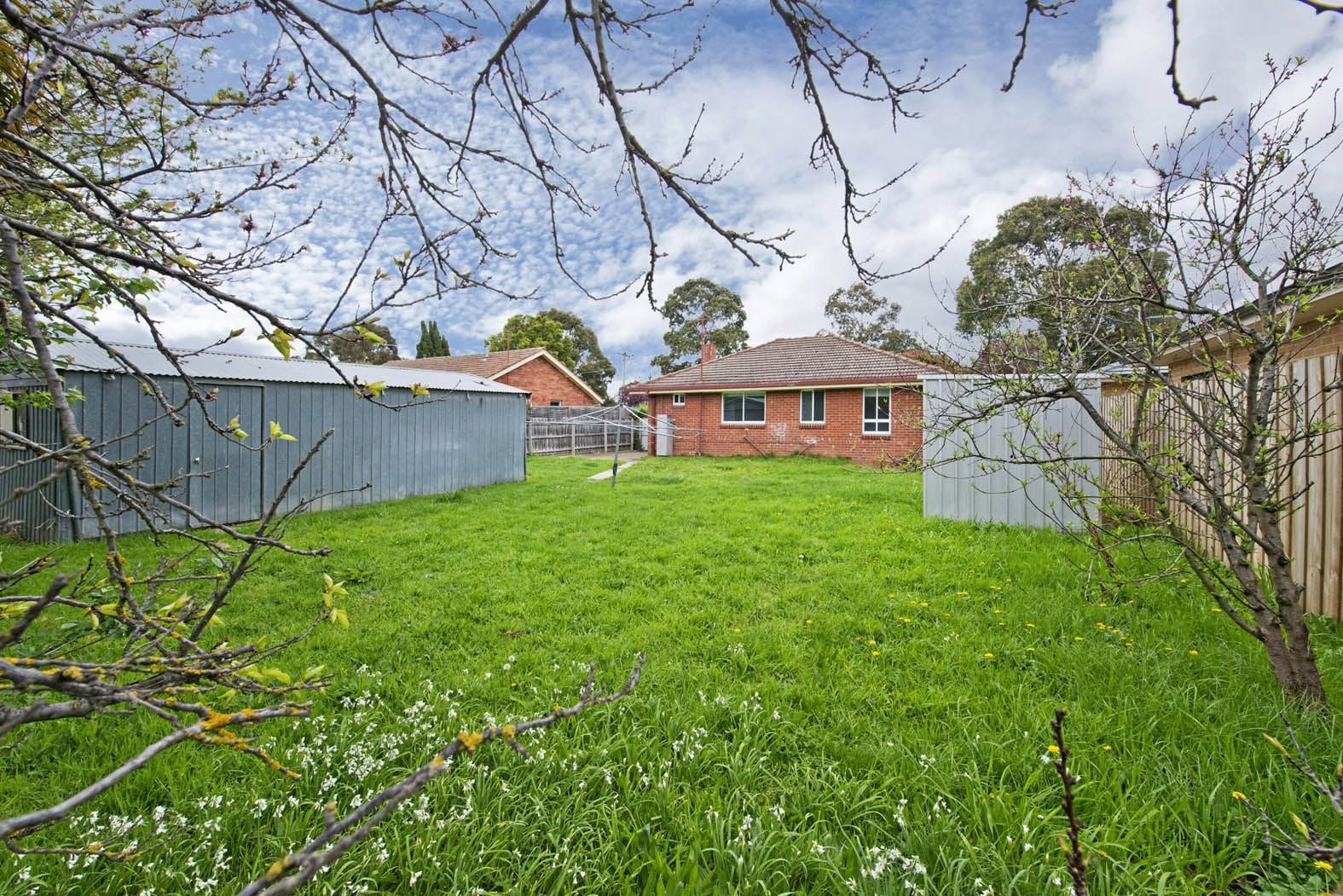 Light and Fresh 2 Bedroom Home!