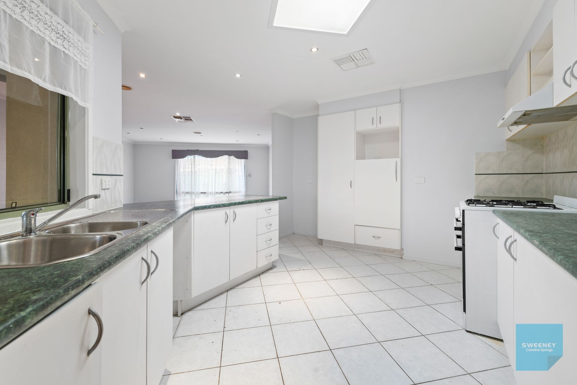 19 Elphinstone Way, Caroline Springs - Thumbnail 7