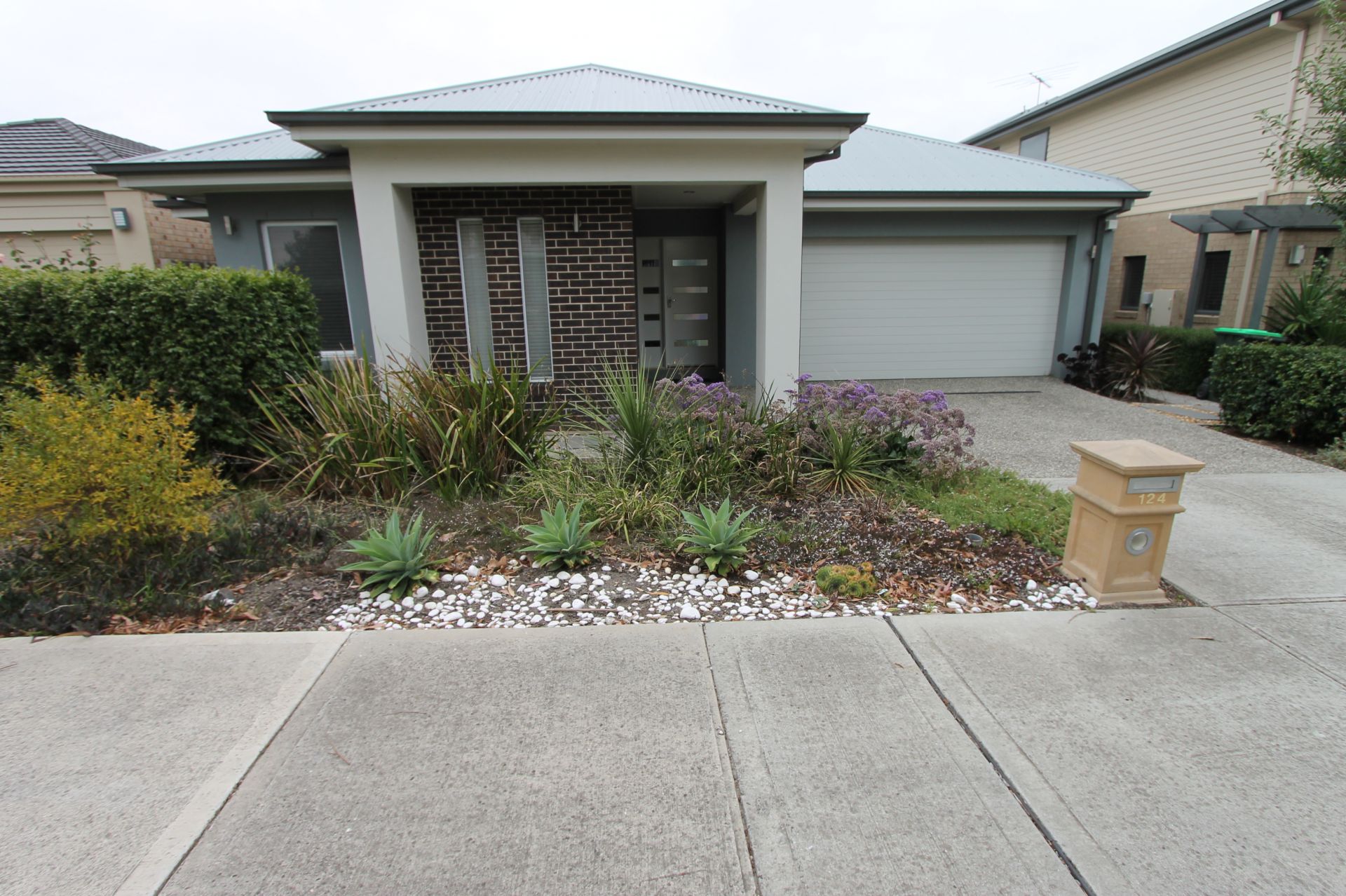 Spacious Family Living – Walking distance to local schools & shops!