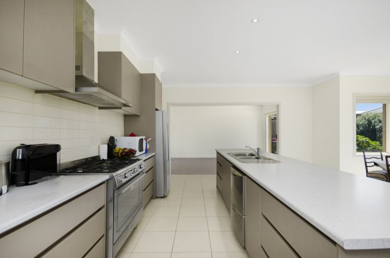 8 Greenview Rise Ocean Grove VIC, Ocean Grove - Thumbnail 3