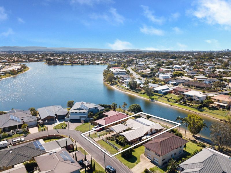 15 Kingfisher Crescent, Burleigh Waters Lacey West