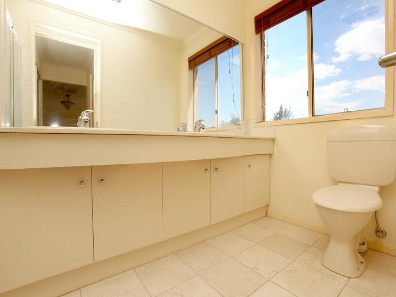 89 Chisholm Drive, Caroline Springs - Thumbnail 8