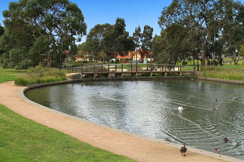 LUCKY LAST IN PRESTIGIOUS RIVERGUM