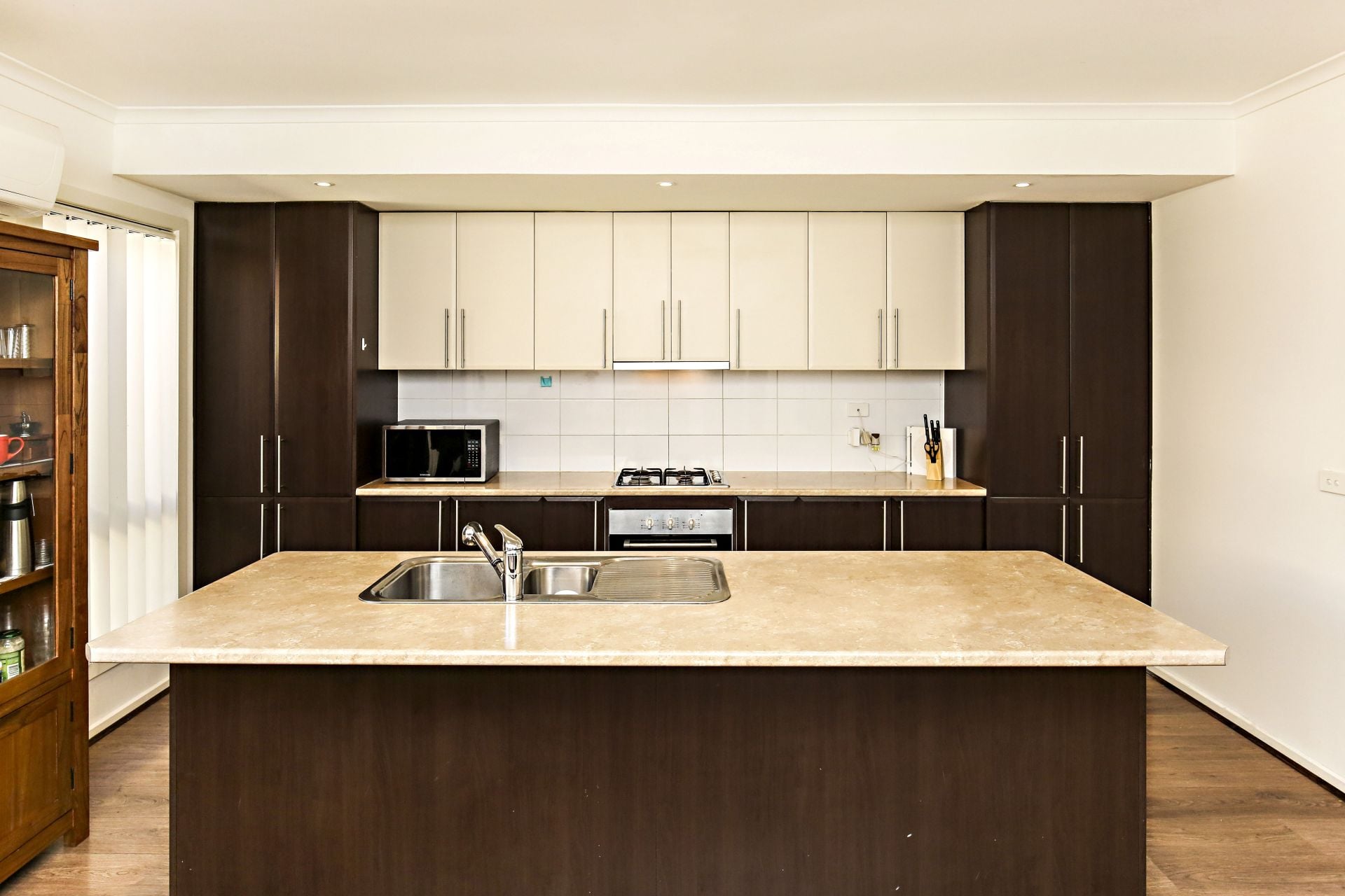 Enticing Living With Next To No Maintenance
