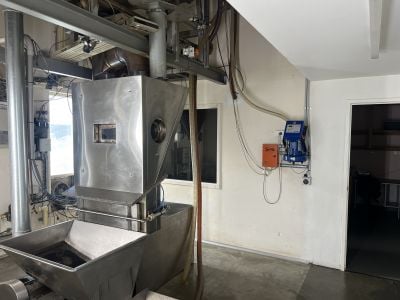 PROMINENTLY LOCATED INDUSTRIAL WITH FULLY FITTED CAFE!