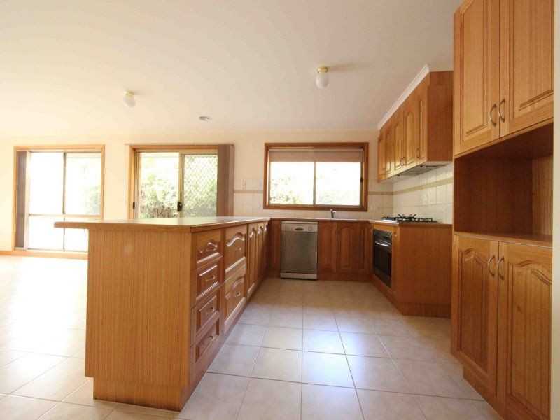 31 Madden Drive SOUTH MORANG, South Morang - Thumbnail 4