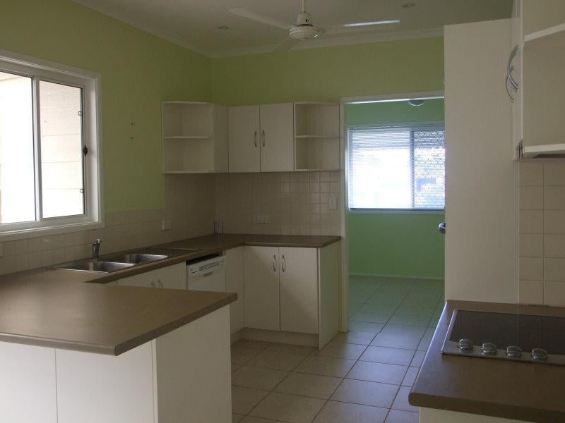 35 Coronation Avenue GOLDEN BEACH QLD, Golden Beach - Thumbnail 2