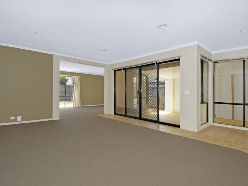 9 Stonecrop Crescent SOUTH MORANG, South Morang - Thumbnail 4