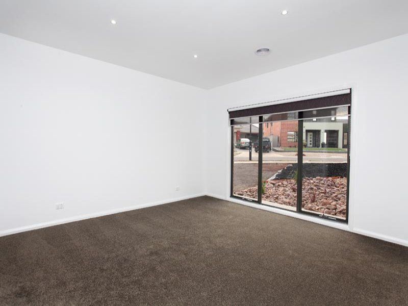 98 Oakview Parade, Caroline Springs - Thumbnail 7