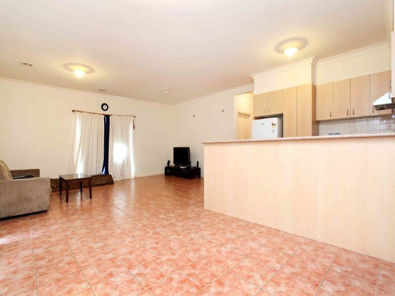 4 Lyme Park Circle, Caroline Springs - Thumbnail 4