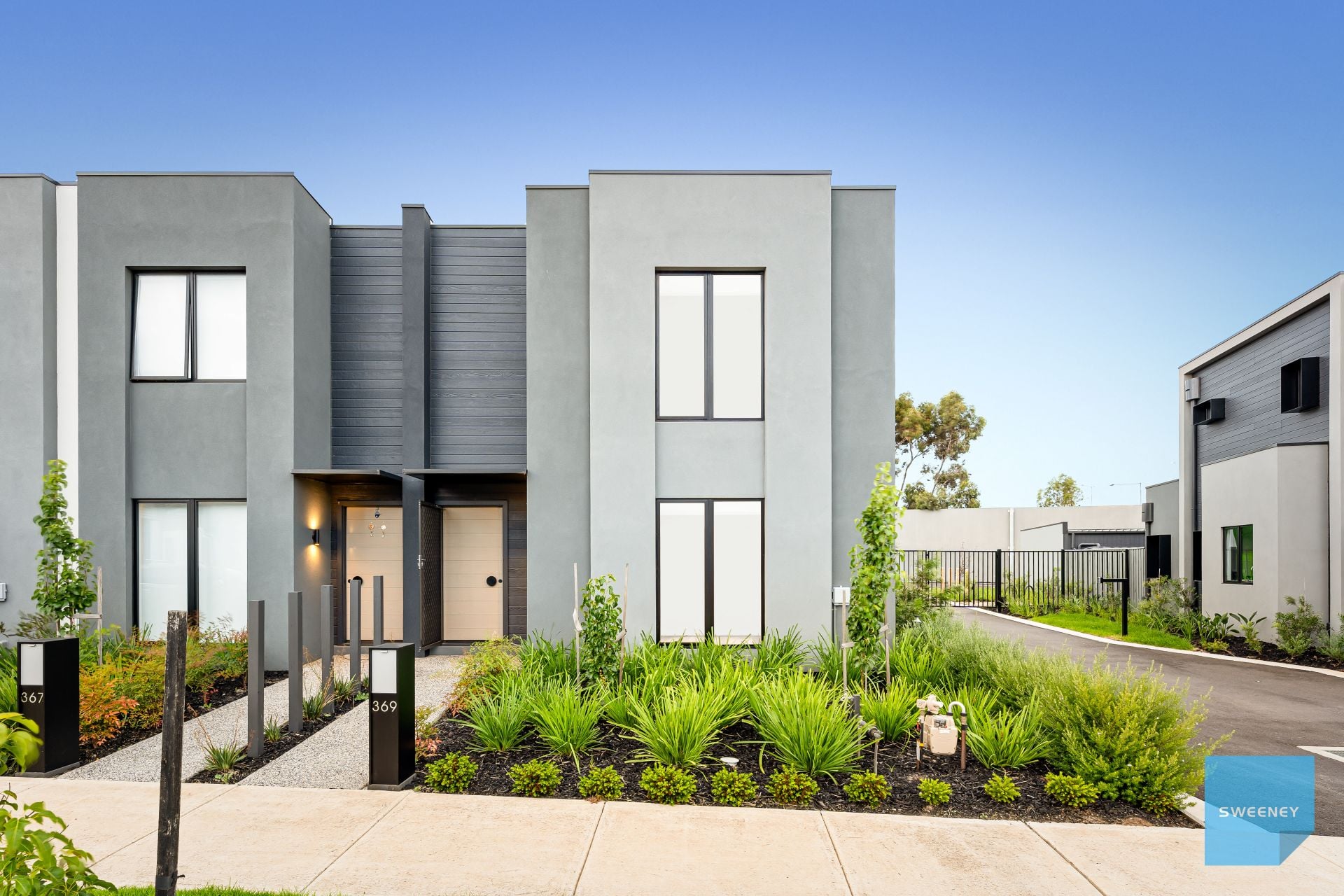 369 Waterhaven Boulevard, Point Cook - Thumbnail 2