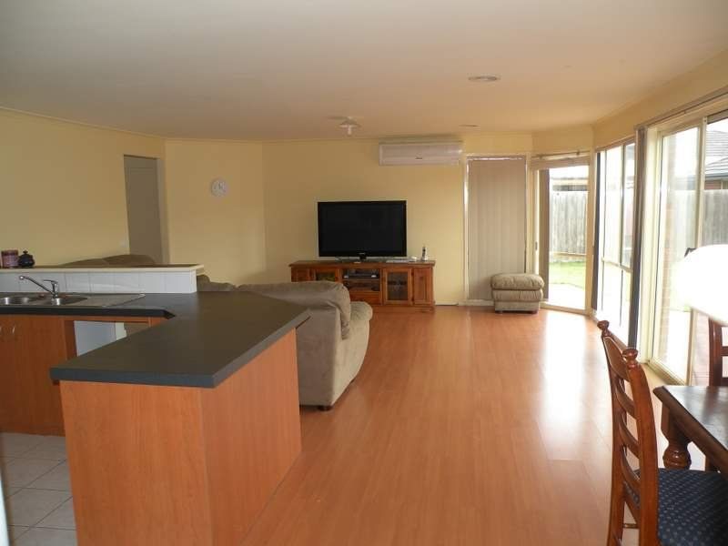 8 Astair Avenue SOUTH MORANG, South Morang - Thumbnail 6