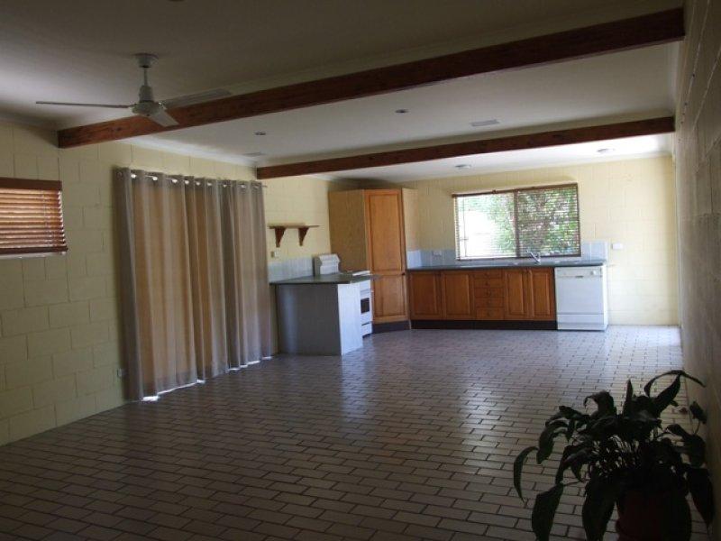 11 Oronsay Avenue CALOUNDRA QLD, Caloundra - Thumbnail 4
