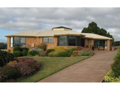 14 Markm Court, WEST ULVERSTONE, West Ulverstone - Thumbnail 2