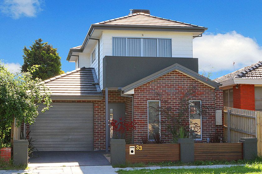 STYLISH & SOPHISTICATED TOWN RESIDENCE IN PRIME LOCATION