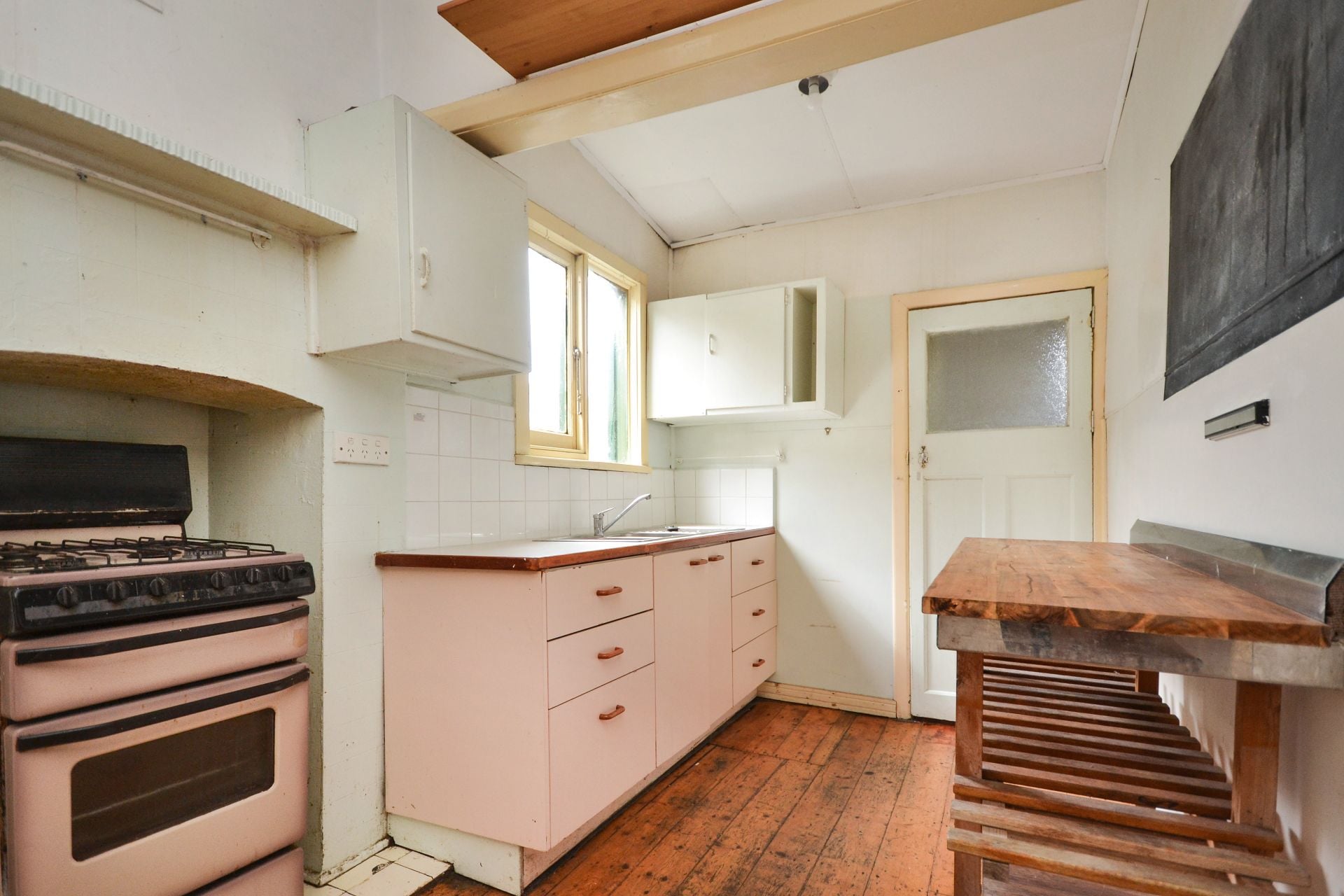 Spacious living on Pender