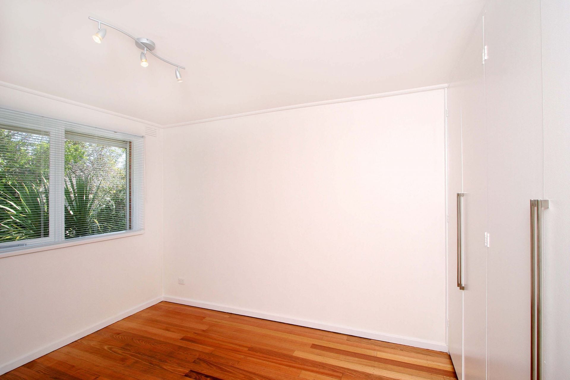 Sensational 2 Bedroom Unit!